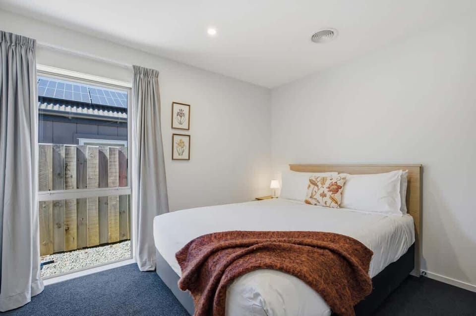 Bedroom with queen bed