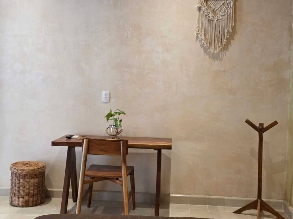 Deluxe Room, Courtyard View | Interior