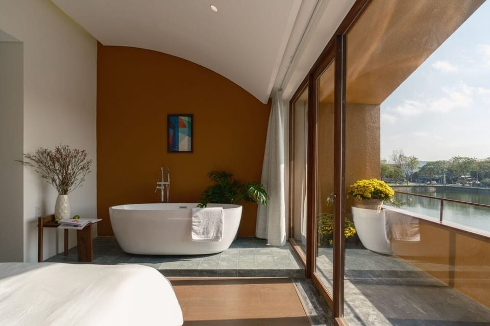 Deluxe Double Room, Balcony, Lake View | Bathroom | Shower, rainfall showerhead, hair dryer, bathrobes