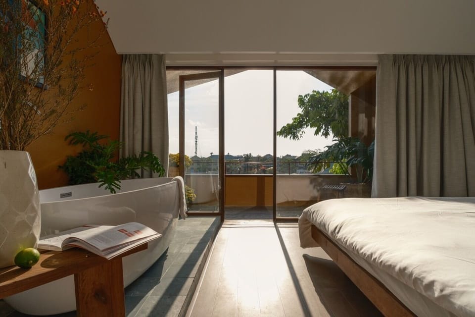 Deluxe Double Room, Balcony, Lake View | Laptop workspace, free WiFi, bed sheets