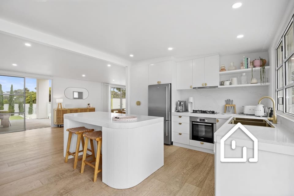 Kitchen with breakfast bar for two