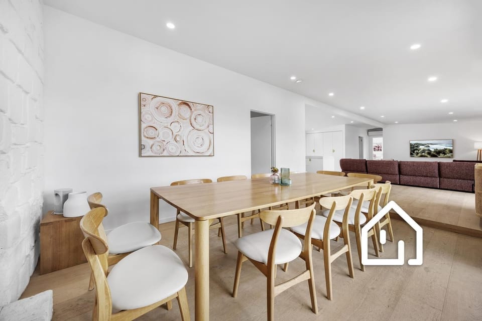 Indoor dining for 12