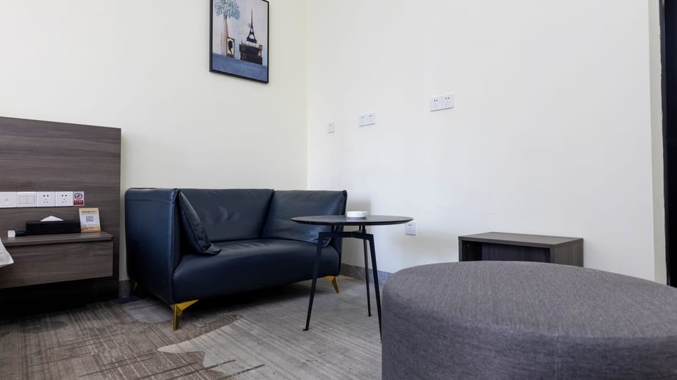 Business Double Room, Balcony, City View | Interior