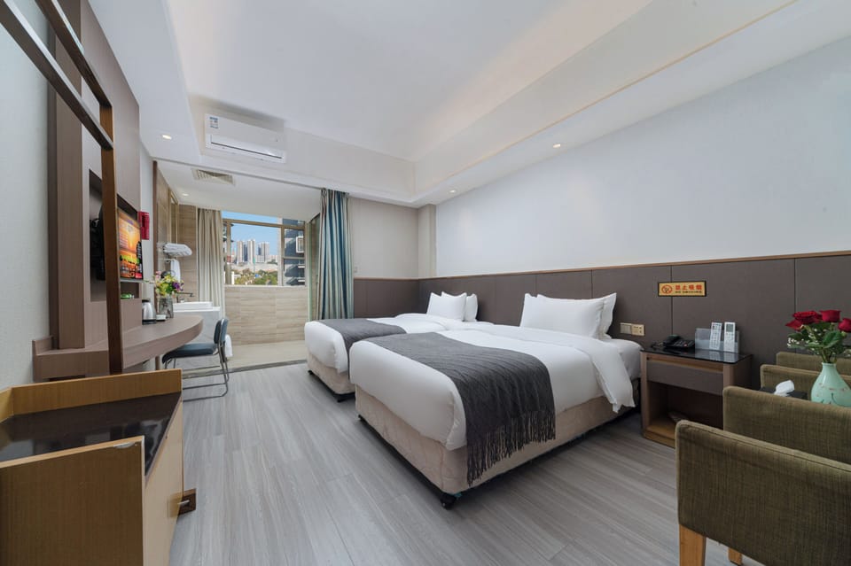 Superior Twin Room, City View | Desk, laptop workspace, blackout drapes, soundproofing