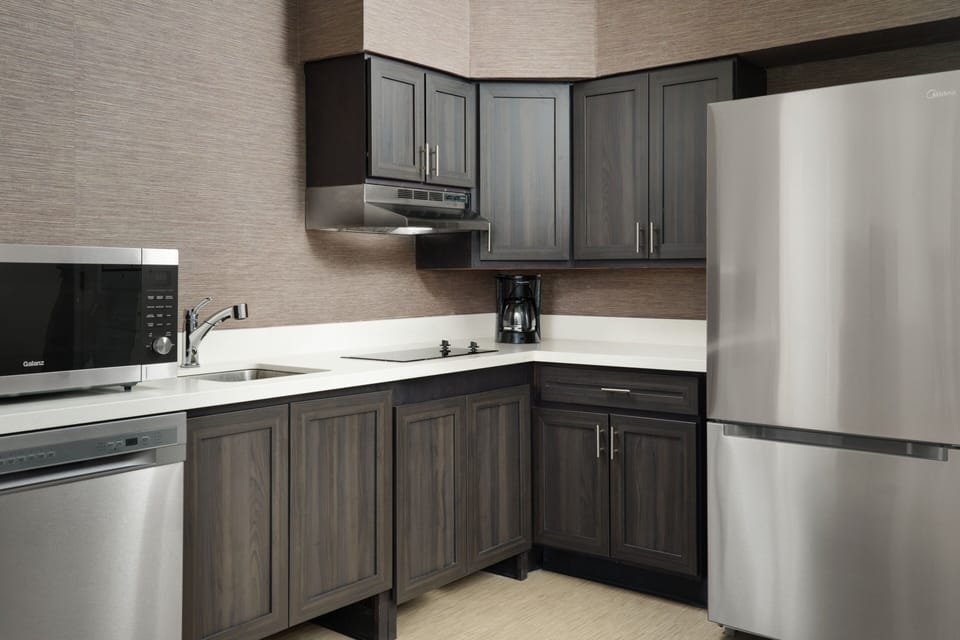 Fridge, microwave, stovetop, dishwasher