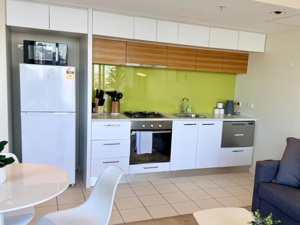 Superior Apartment, Bay View | Private kitchen | Fridge, microwave, oven, stovetop
