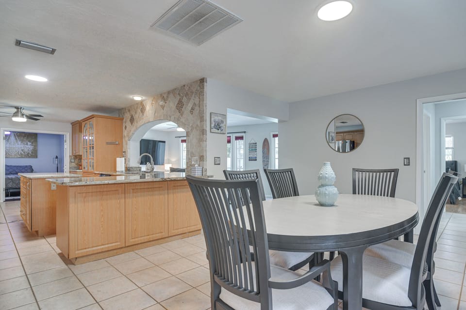 Dining Area | Dishware/Flatware