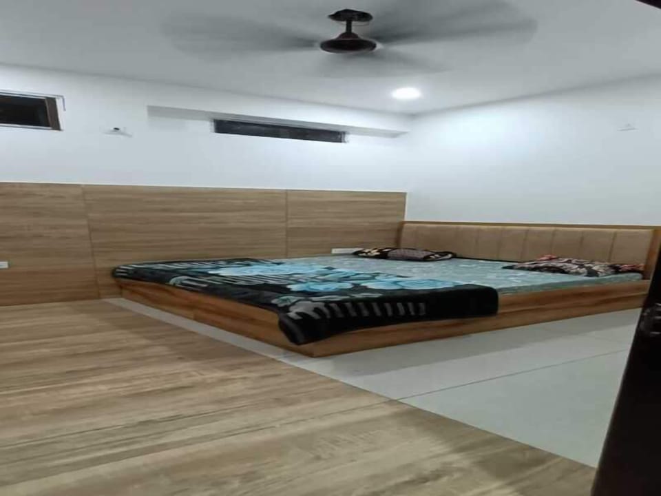 Family Room, City View | Desk, laptop workspace, free WiFi