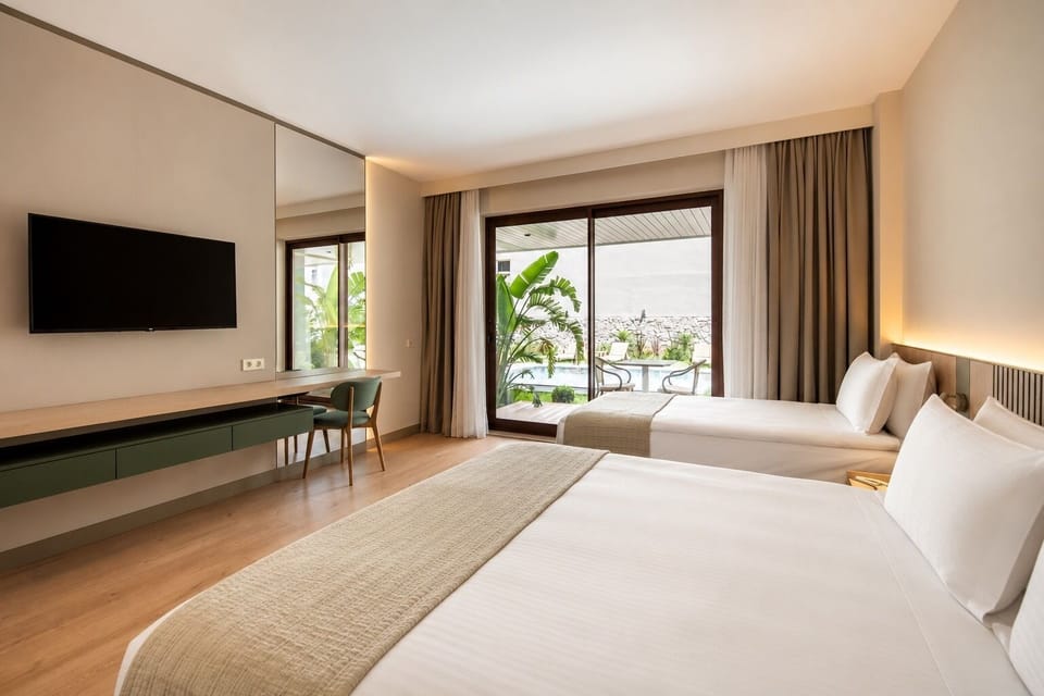 Deluxe Triple Room, Non Smoking | Premium bedding, minibar, laptop workspace, WiFi (free)