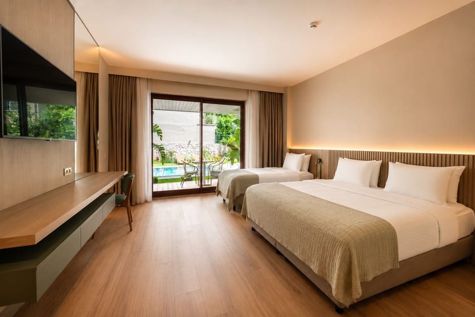 Deluxe Triple Room, Non Smoking | Premium bedding, minibar, laptop workspace, WiFi (free)