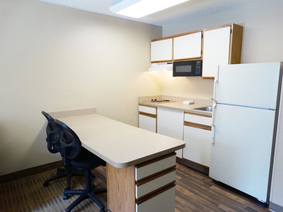Room, 1 Double Bed, Hearing Accessible, Kitchen | Private kitchen | Fridge, microwave, stovetop, dishwasher