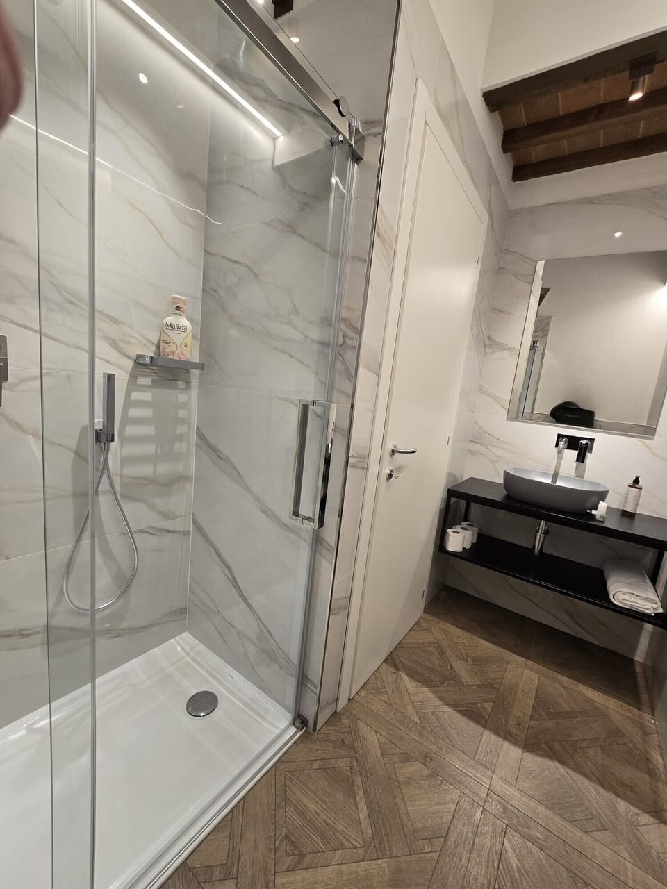 Deluxe Studio Suite | Bathroom | Hair dryer, towels, soap, shampoo