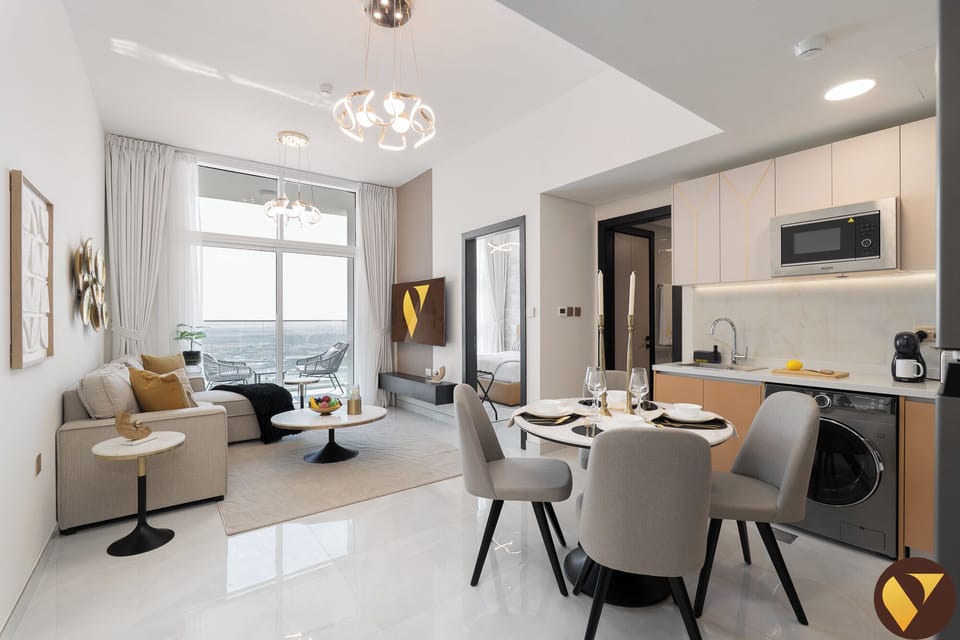 Standard Apartment, 1 King Bed with Sofa bed, Balcony, City View | In-room dining