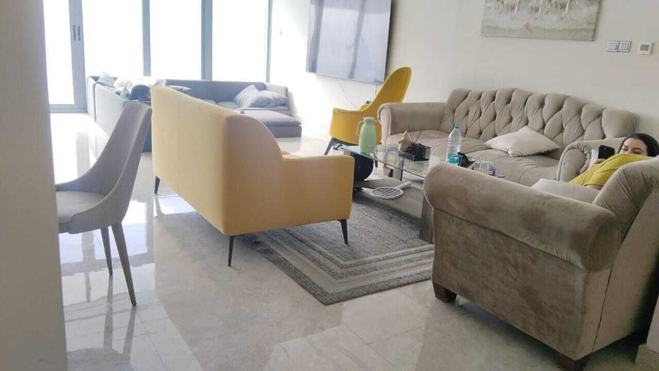 Standard Shared Dormitory, City View | Living area