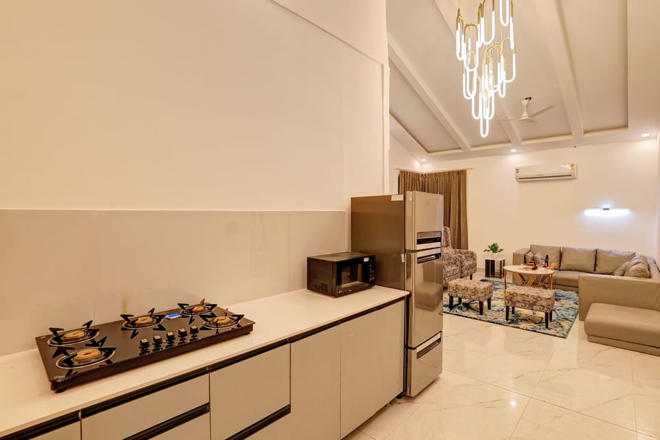 Deluxe Villa, City View | Interior