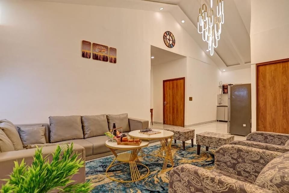 Deluxe Villa, City View | Interior