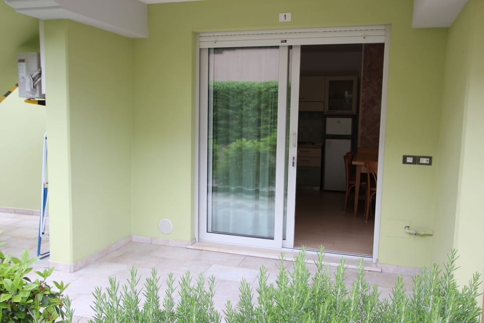 Apartment, 2 Bedrooms | Outdoor dining