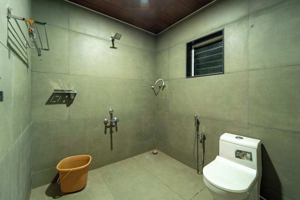 Basic Tent, Garden View | Bathroom | Free toiletries, towels, soap, shampoo