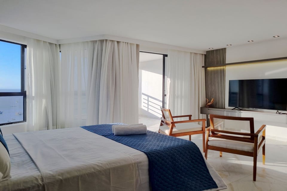 1 bedroom, desk