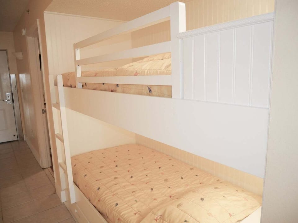 Condo, 1 Bedroom | 1 bedroom, WiFi (free)