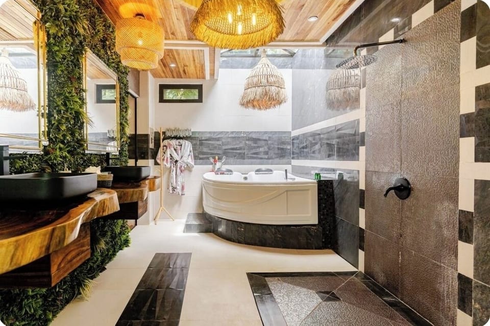 Luxury Pool front Bungalow | Bathroom | Shower, free toiletries, hair dryer, towels