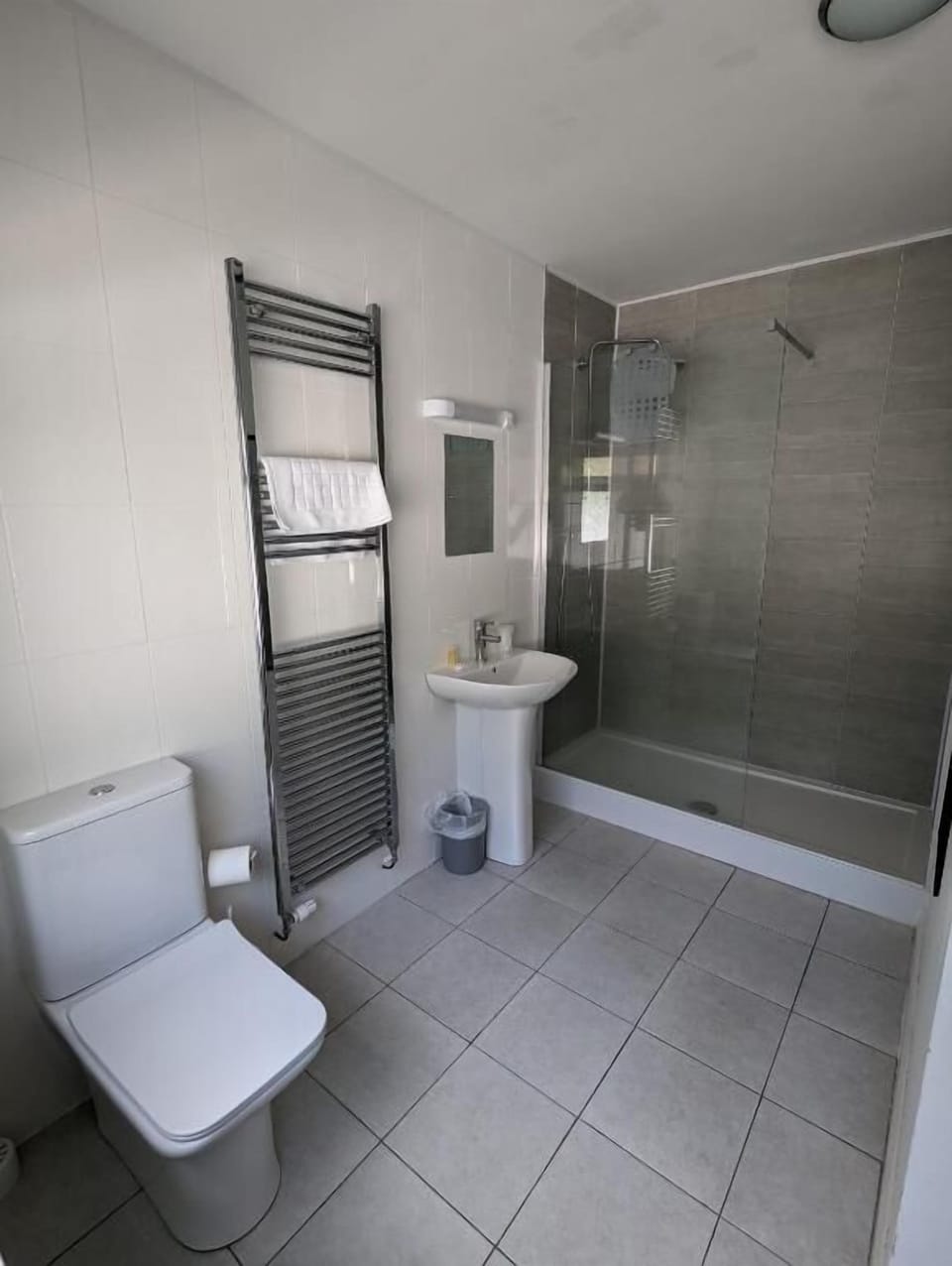 Basic Double Room | Bathroom