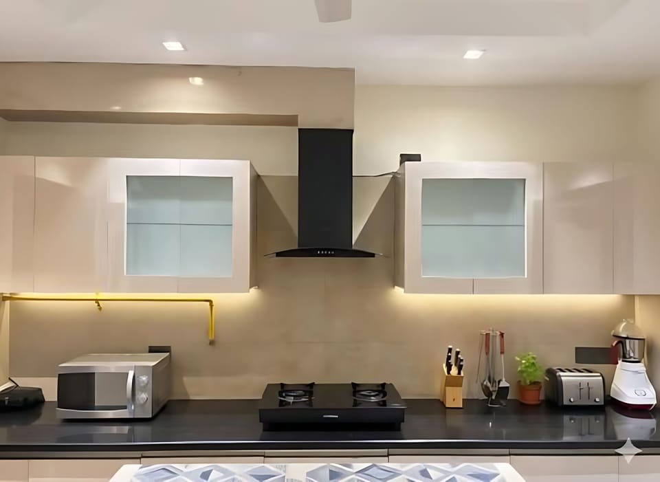 Apartment, Balcony, Garden View | Private kitchen | Toaster, dining tables