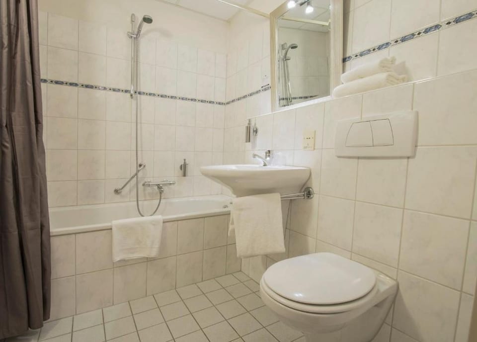 Soak away stress in a clean, bright bathtub oasis.