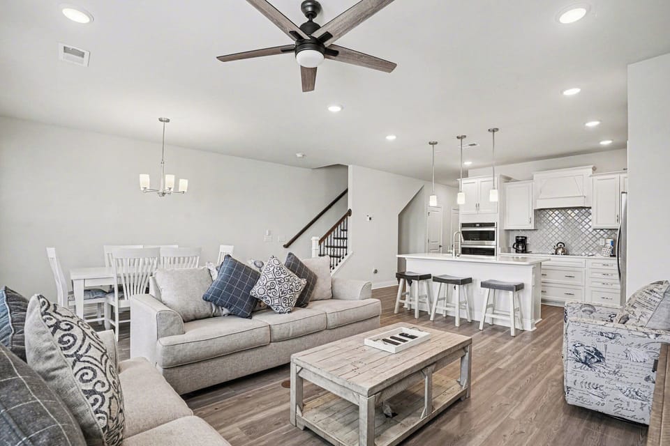 Living Room/Kitchen Area