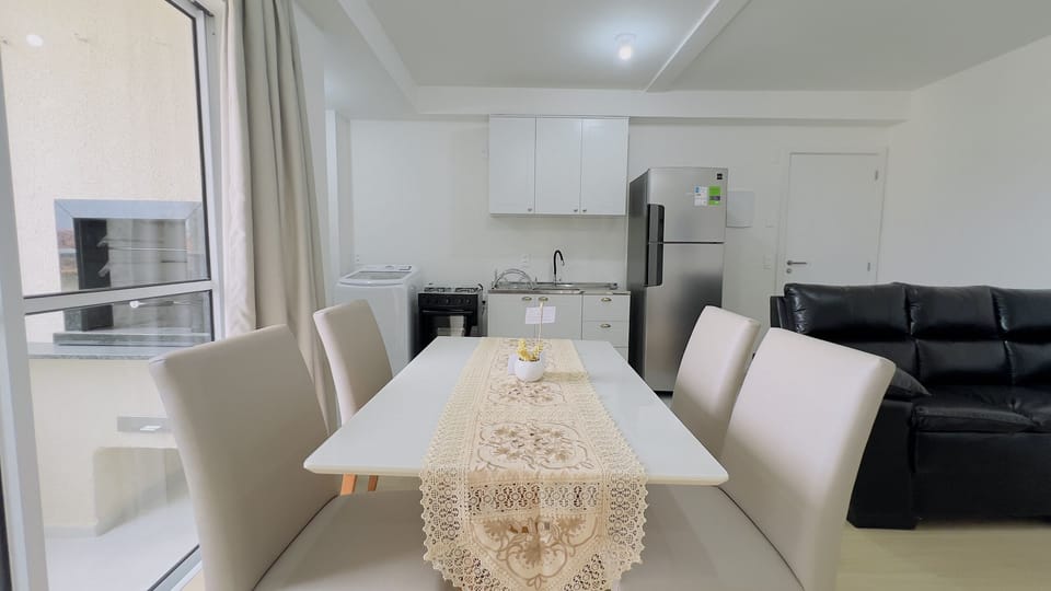Basic Apartment | Dining