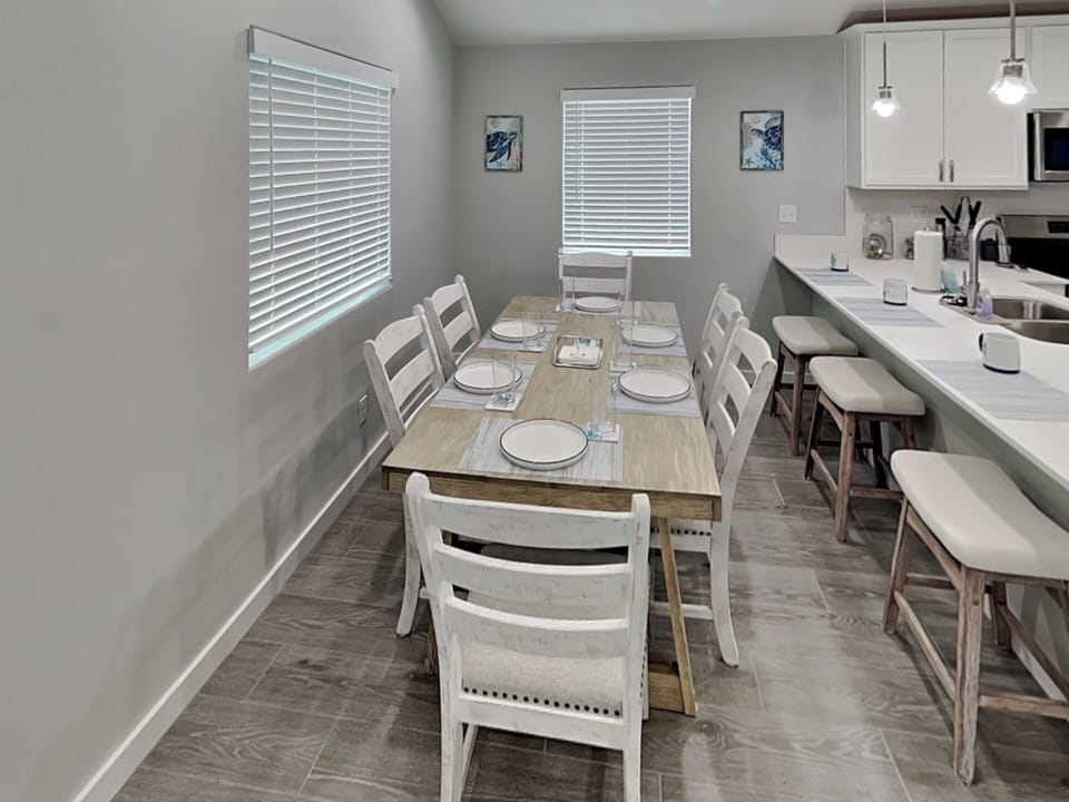 Dining Area - Seating for 6