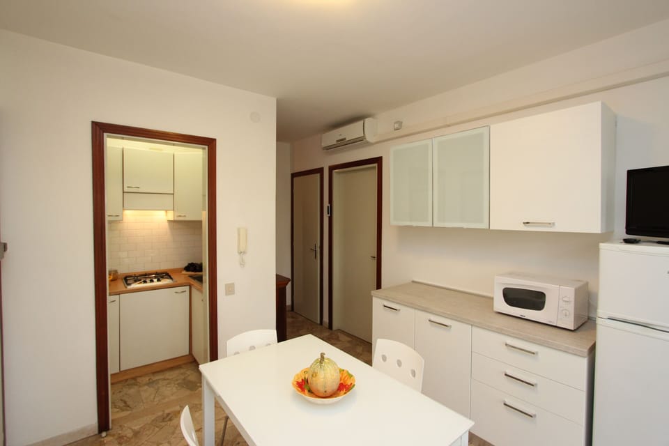 Apartment, 1 Bedroom, Balcony | Interior