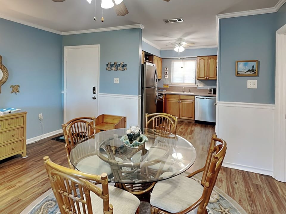 Dining & Kitchen