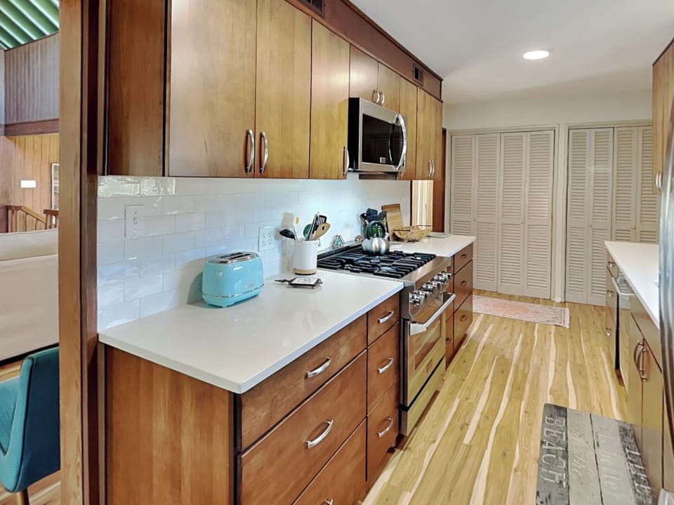 Eat-In Kitchen