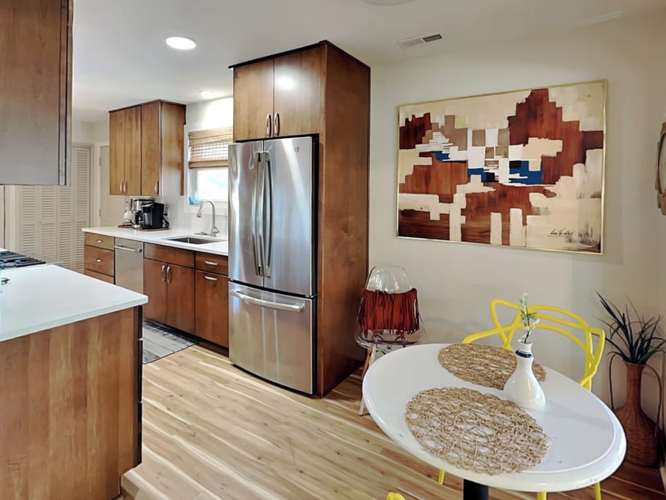 Eat-In Kitchen