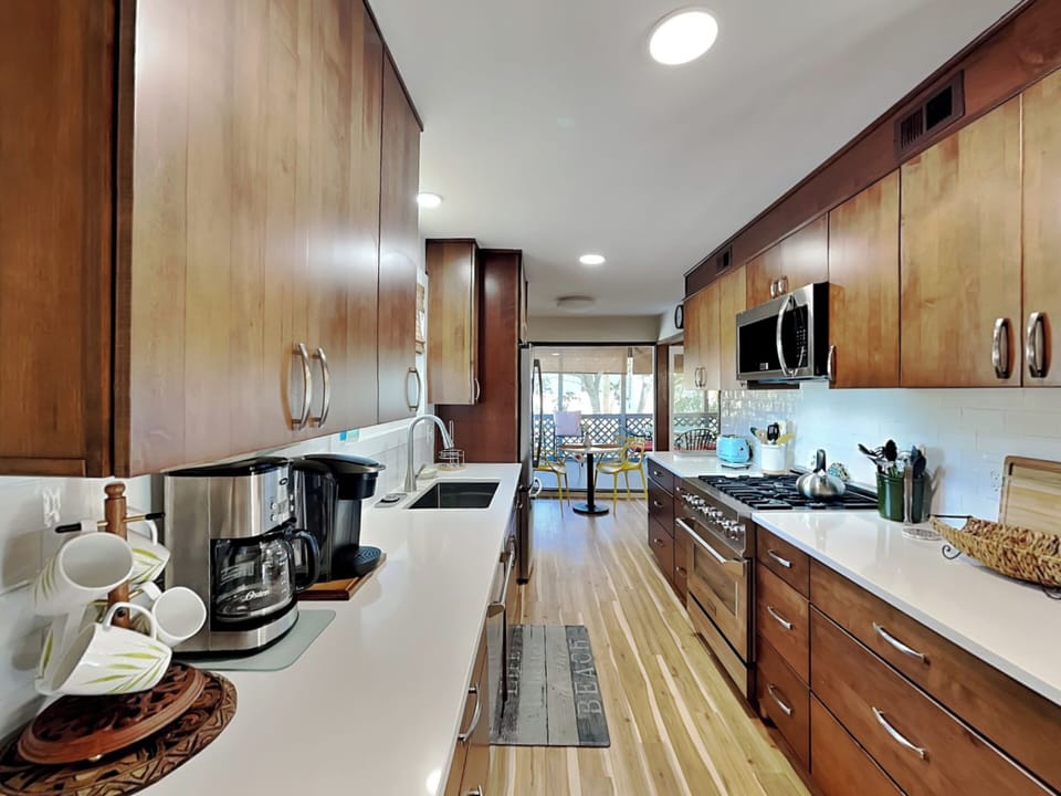 Eat-In Kitchen