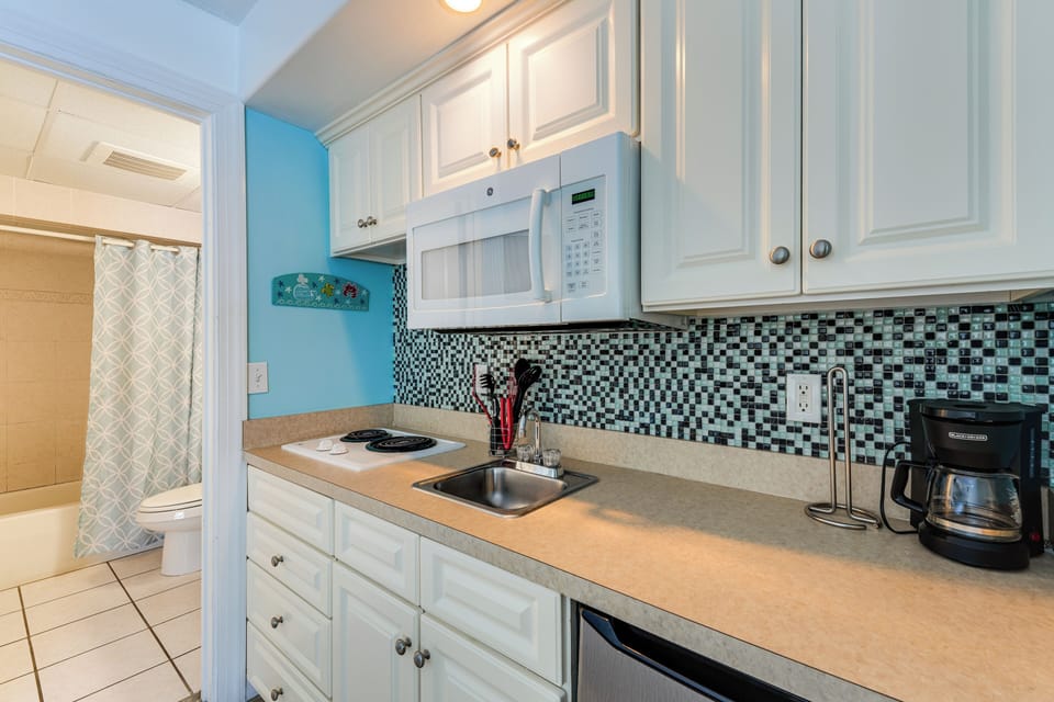 Walk to Shore! Family Haven w/ Pool in Ocean City Apartment in Ocean City