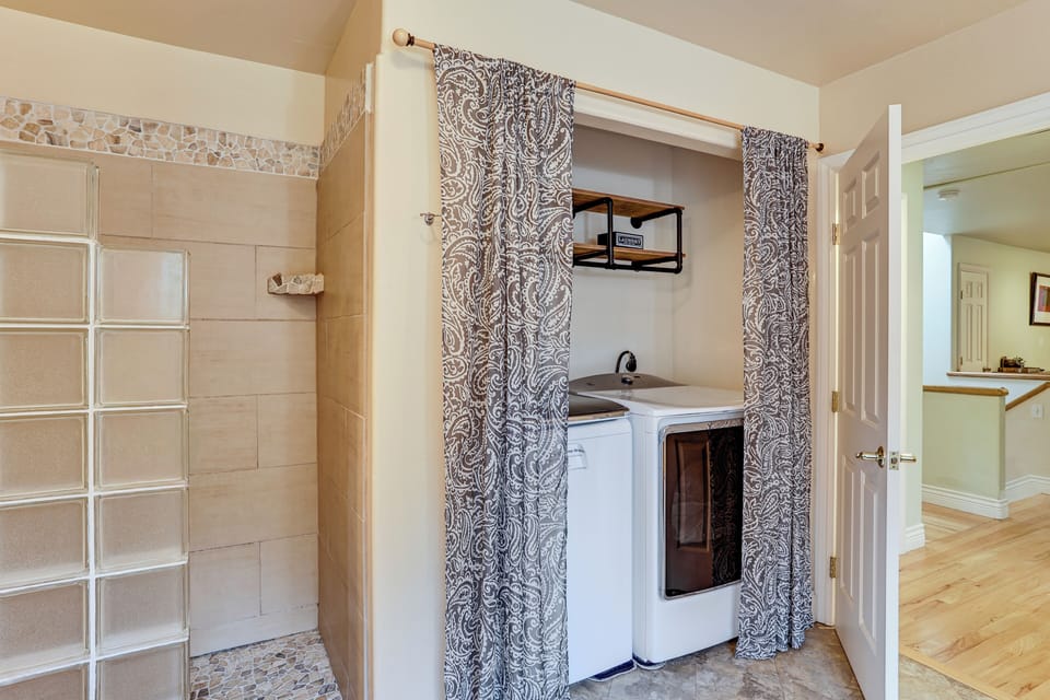 House (5 Bedrooms) | Interior