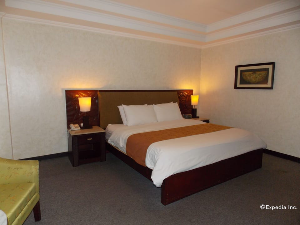 Superior Room | Minibar, in-room safe, desk, free WiFi