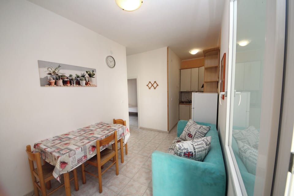 Apartment, 2 Bedrooms, Garden View | Living room