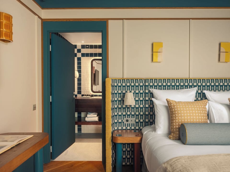 Comfort Room with Balcony | In-room safe, desk, soundproofing, iron/ironing board (on request)