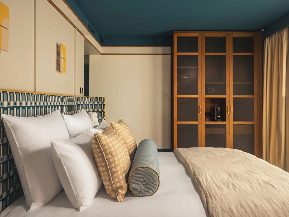 Comfort Room with Balcony | In-room safe, desk, soundproofing, iron/ironing board (on request)
