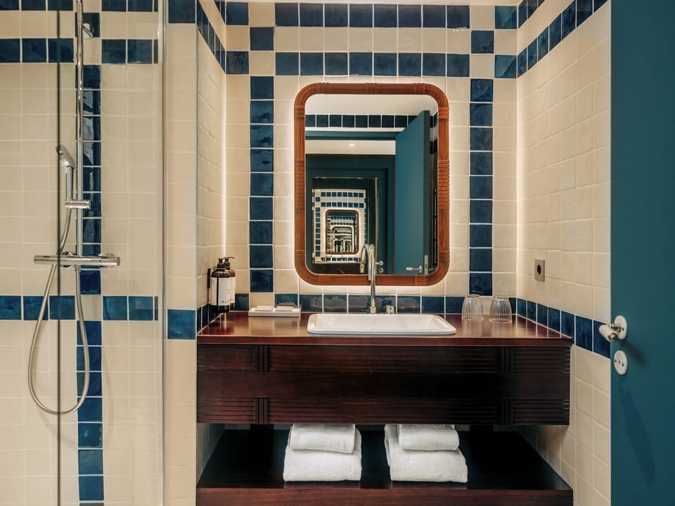 Comfort Room with Balcony | In-room safe, desk, soundproofing, iron/ironing board (on request)