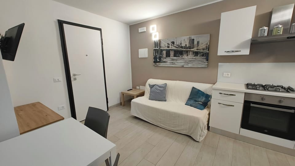 Apartment, 1 Bedroom, Garden View | Living room