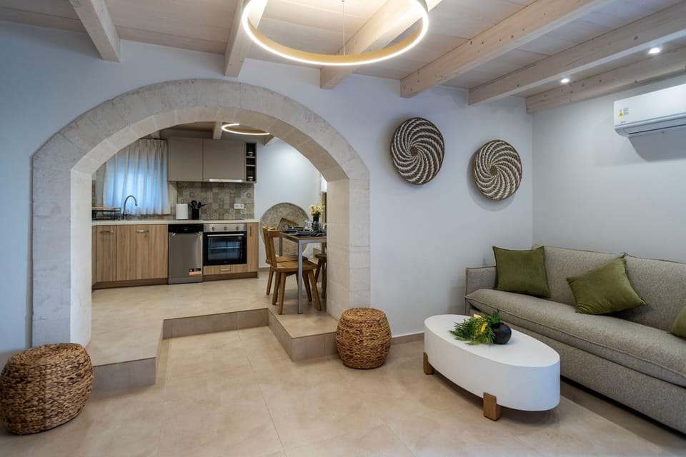 House | 2 bedrooms, desk