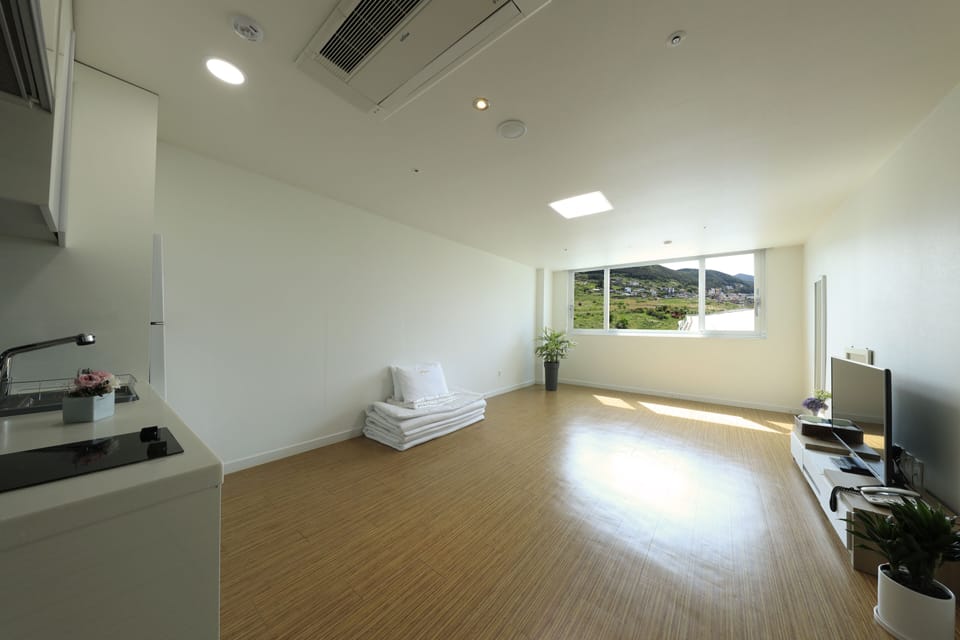 Traditional Room (Main Building) | Blackout drapes, free WiFi, bed sheets