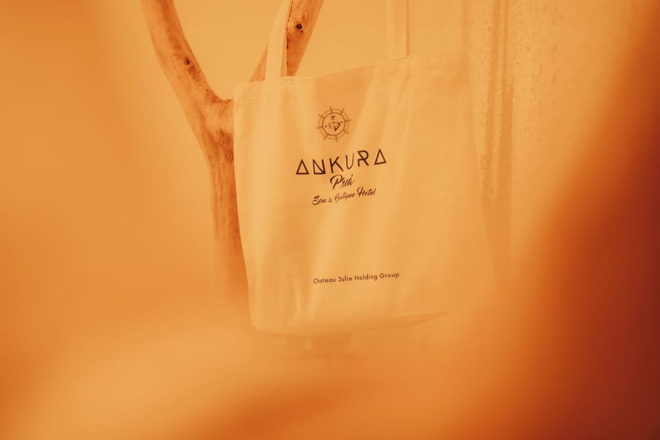 Charm Suite | Bathroom amenities | Shower, free toiletries, bidet, towels
