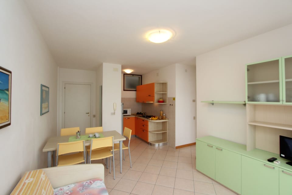 Apartment, 2 Bedrooms, Balcony, Ocean View | Living room