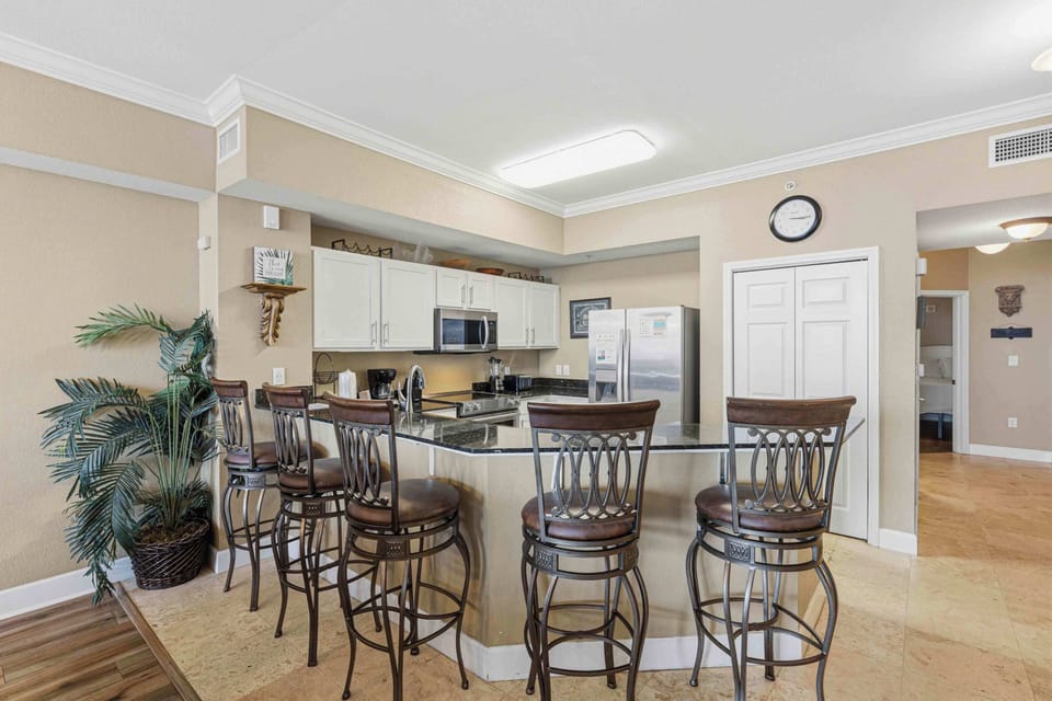 Kitchen Island / Bar