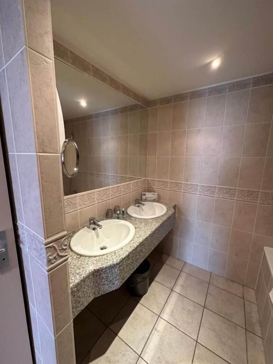 Superior Double or Twin Room, Park View | Bathroom | Free toiletries, hair dryer, towels, soap